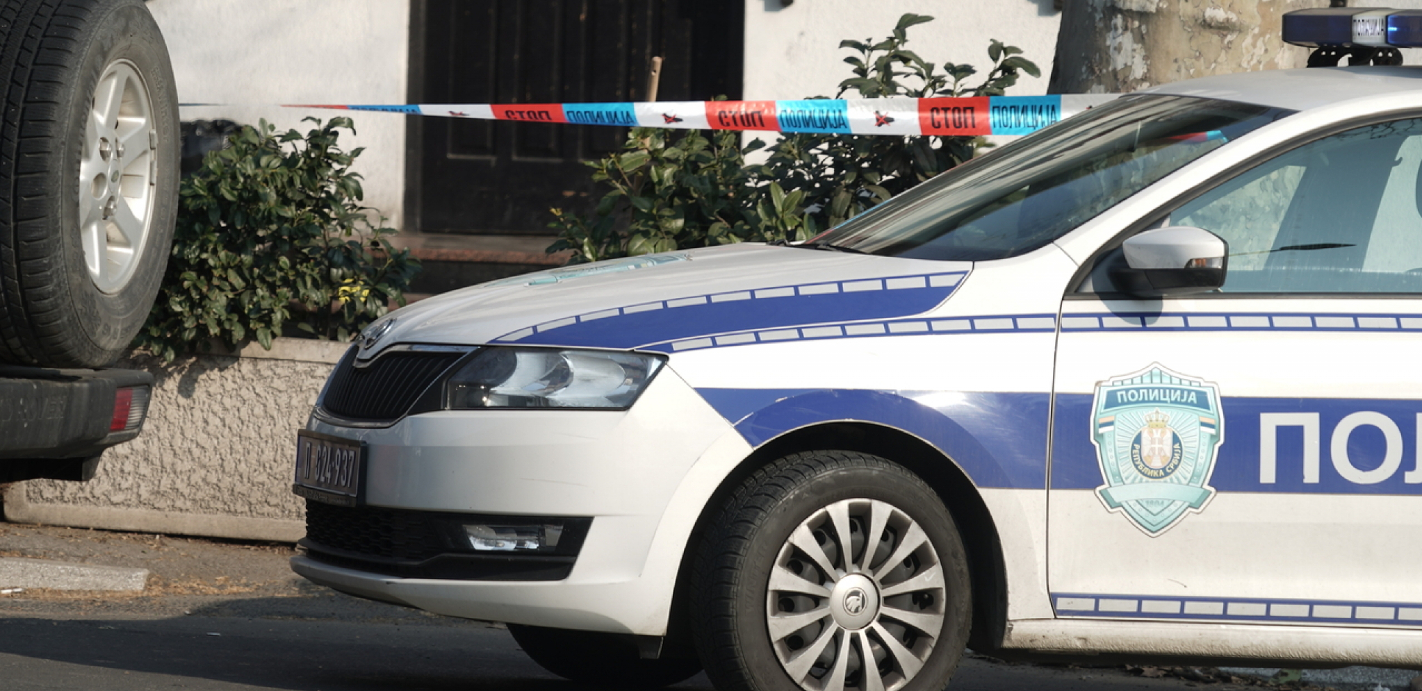 PRVE FOTOGRAFIJE SA LICA MESTA Ranjen mladić u pucnjavi na Autokomandi, policijske patrole reagovale (FOTO/VIDEO)