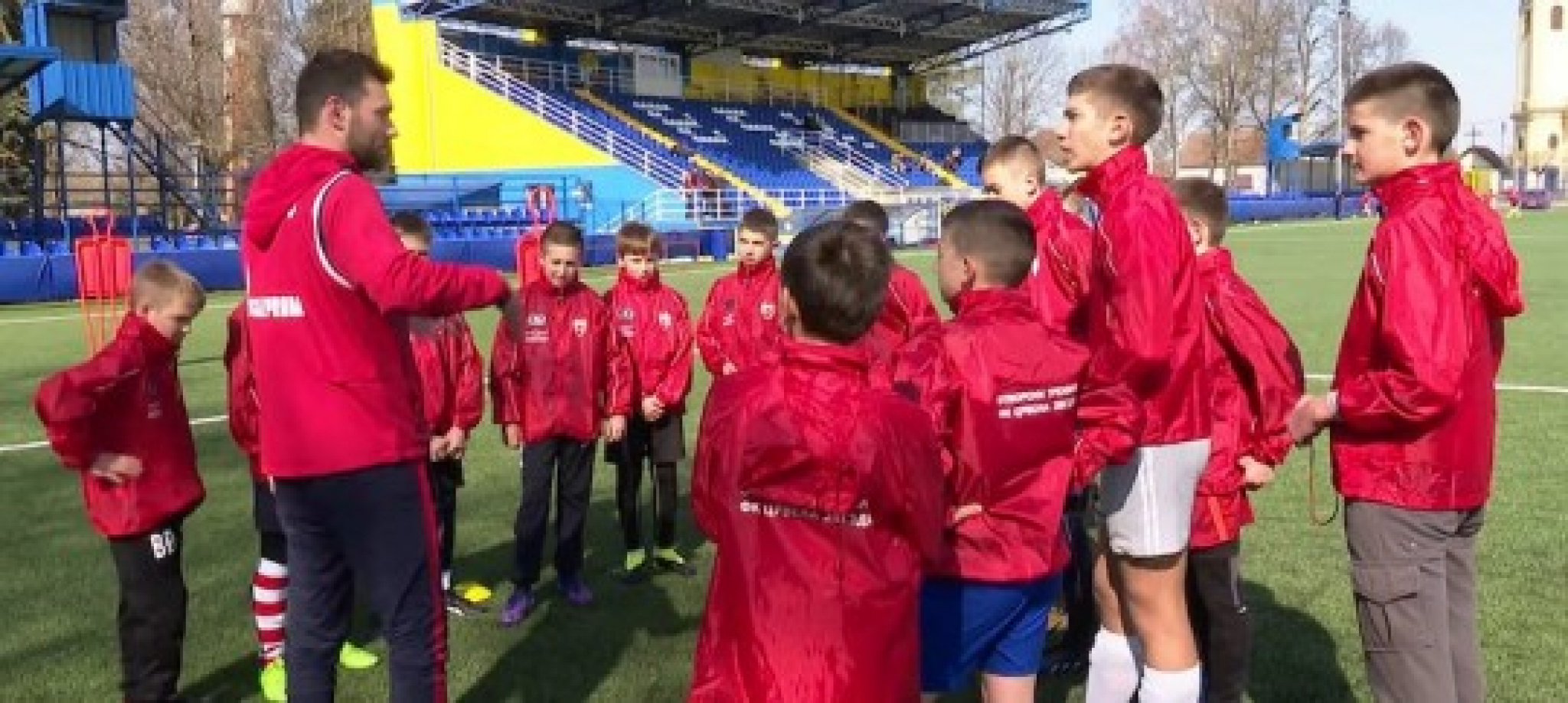 VUKOVARSKI TORANJ U CRVENO-BELIM BOJAMA! Simbol grada zasijao kao dobrodošlica Zvezdi! (FOTO)