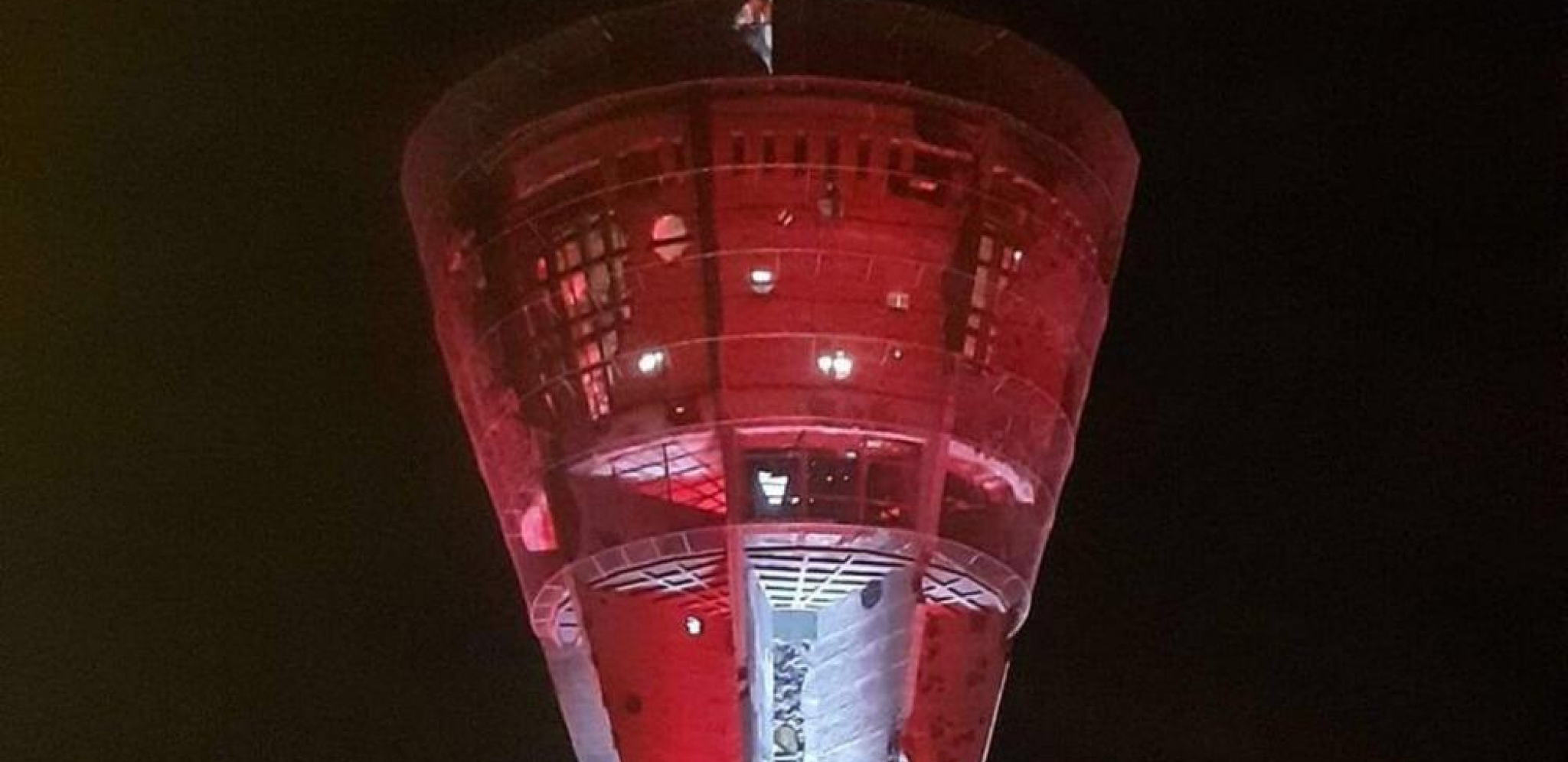 VUKOVARSKI TORANJ U CRVENO-BELIM BOJAMA! Simbol grada zasijao kao dobrodošlica Zvezdi! (FOTO)