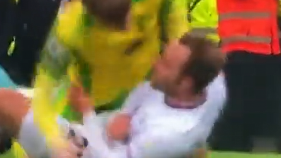 NEVEROVATNA SCENA U PREMIJER LIGI! Krenuo da bije protivničkog igrača, a onda je video da je to Eriksen i uradio nešto što je sve oduševilo (VIDEO)