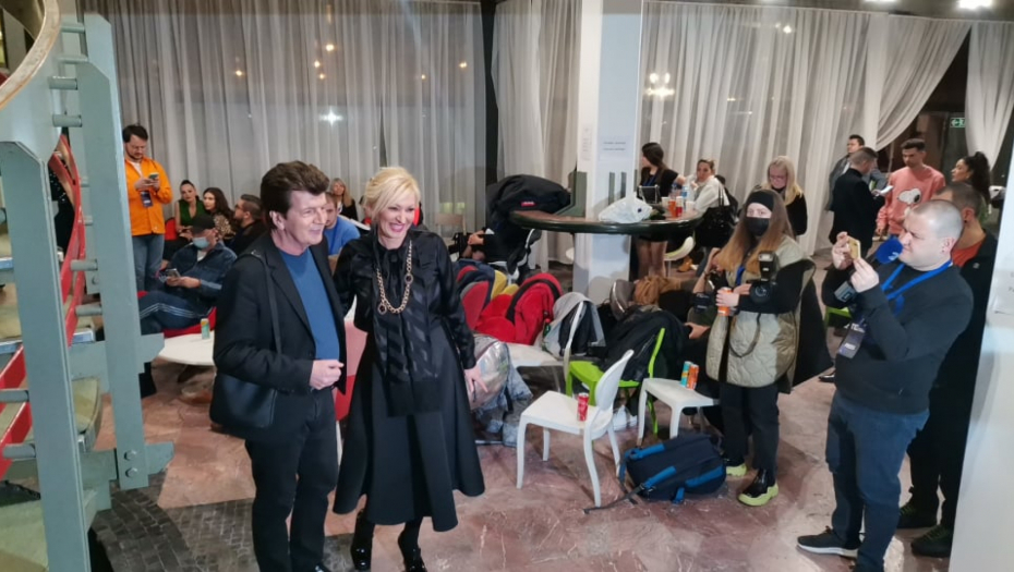 UHVAĆENA U LAŽI! Olivera Kovačević pozira sa Bajagom, a Lukasa je odbila uz skandalozno obrazloženje i žestoke provokacije! (FOTO)