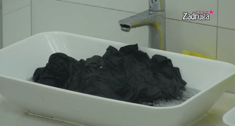 POTOPILA MU SVE STVARI! Dalila vratila Filipu za provokacije, pa napravila još gori skandal, ovo kad vidi neće mu biti svejedno (FOTO)