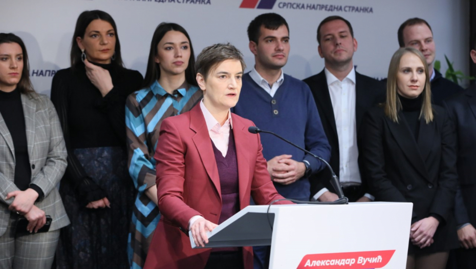 ONI VREĐAJU ŽRTVE NACIZMA Premijerka Brnabić žestoko odgovorila Đilasu: Vi ste oni koji pale knjige, biju novinare, nose vešala na Terazijama i PRETE LOGORIMA