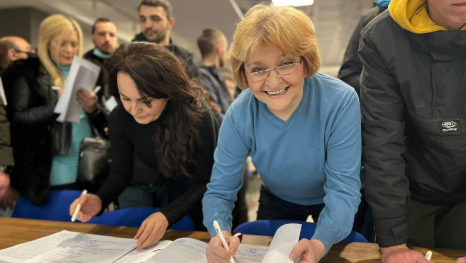 PRVA NA LISTI SRPSKE NAPREDNE STRANKE Danica Grujičić glasala u Trećoj beogradskoj gimnaziji