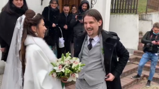 ALO! NA SVADBI LUKASOVOG SINA LAZARA! Mlada blista u venčanici, mladoženja ne skida osmeh sa lica, a tu je i folkerova prva supruga Ceca! (FOTO/VIDEO)