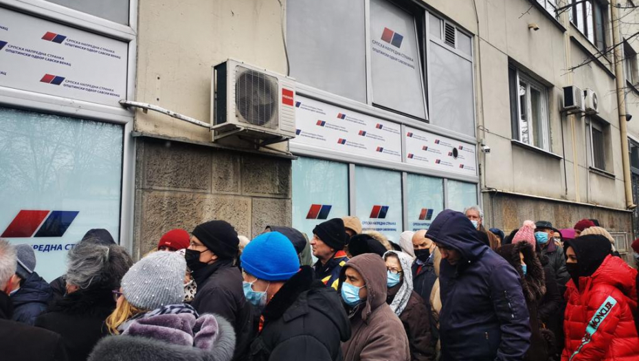 CELA SRBIJA SE PODIGLA Građani u svim mestima masovno daju potpise za predsedničku kandidaturu Aleksandra Vučića (FOTO)