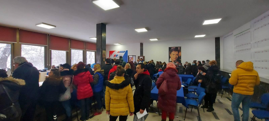 CELA SRBIJA SE PODIGLA Građani u svim mestima masovno daju potpise za predsedničku kandidaturu Aleksandra Vučića (FOTO)