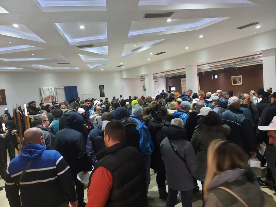 CELA SRBIJA SE PODIGLA Građani u svim mestima masovno daju potpise za predsedničku kandidaturu Aleksandra Vučića (FOTO)