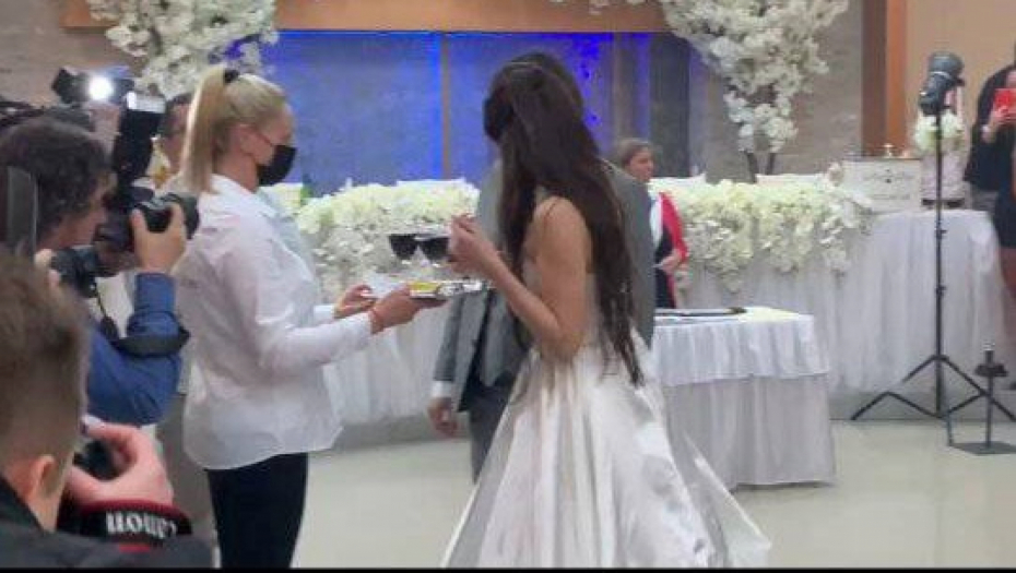 SVADBA NIKAD VESELIJA! Lazar Vuksanović i Ana blistaju, a evo kako izgleda atmosfera na slavlju!