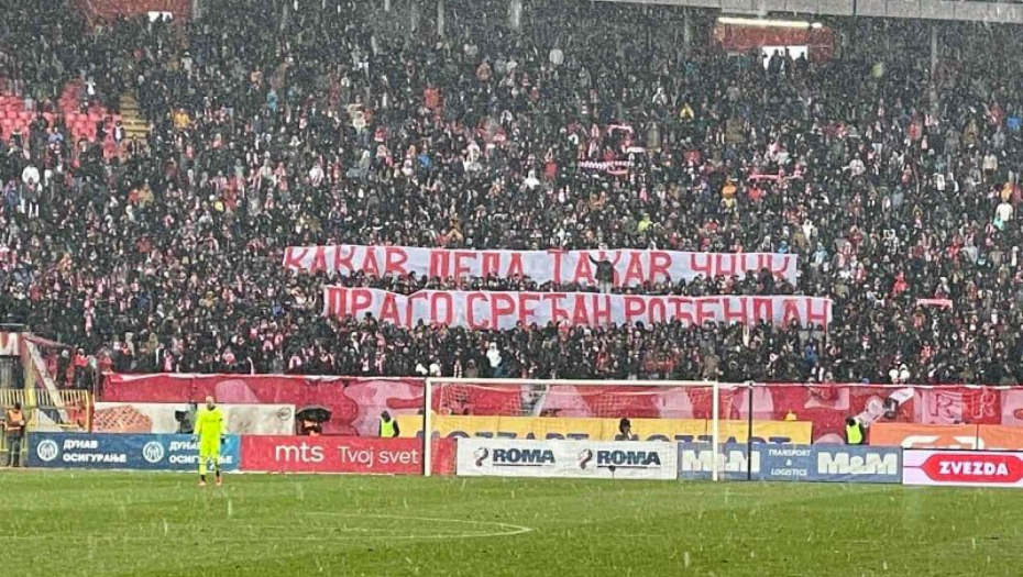 ZVEZDA SLAVI DVA ROĐENDANA Uz proslavu 77. godina postojanja kluba, "Delije" na originalan način čestitale Dragoviću rođendan! (FOTO)