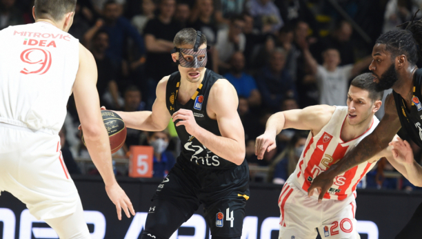 ŠOU "GROBARA" ISPRED "PIONIRA" Navijači skandirali ime heroja pobede u derbiju! (VIDEO)