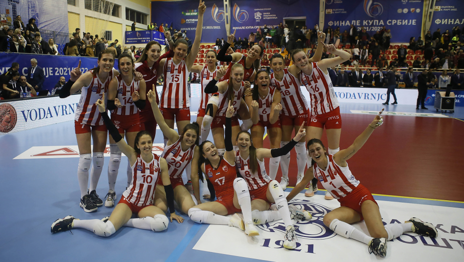 RADOST CRVENO-BELIH U LAJKOVCU! Odbojkašice Zvezde srušile Železničar i posle osam godina podigle trofej Kupa Srbije!