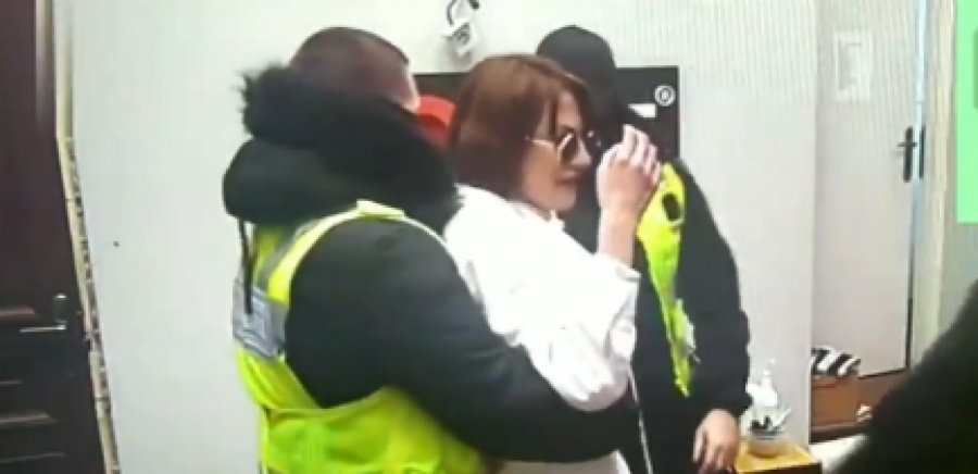 OGLASILA SE TARA SIMOV NAKON DISKVALIFIKACIJE! Dok Nenad plače i kuka na sav glas, zadrugarka je imala jasnu poruku! (FOTO)