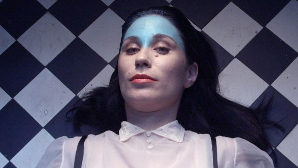 IZGLEDA KAO BABA KOJA DAJE OTROV! Skandalozni komentari na račun Konstraktinog izgleda zgrozili sve!