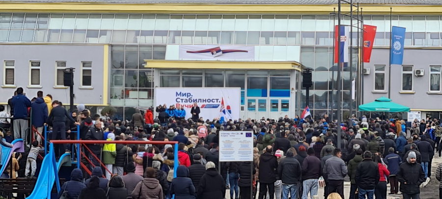 BOJNIK DOČEKAO VUČIĆA UZ TRUBAČE 