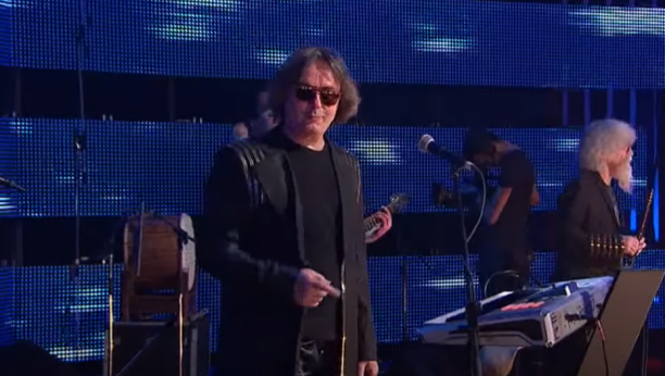 ŽIVOT NAŠEG SLAVNOG MUZIČARA OBELEŽILA JE TRAGEDIJA! On mu je izdahnuo na rukama, a publika je mislila da je to deo šou-programa!