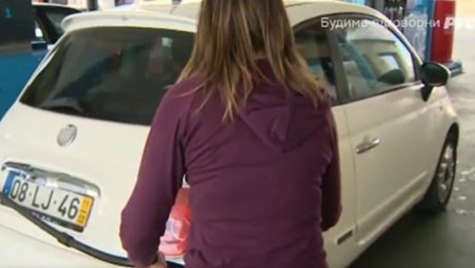 U ŠPANIJI KOLONE NA BENZINSKIM PUMPAMA Totalni haos, dolaze čak i Portugalci da kupuju gorivo (VIDEO)
