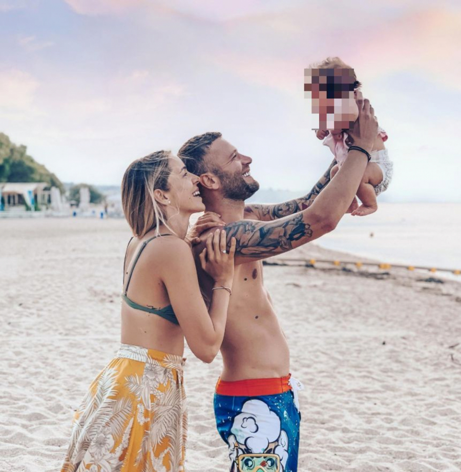 ČESTO JE DOLAZIO KUĆI PIJAN, PREVIŠE JE RAZMAŽEN! Komšije razvezale jezik o razvodu poznatog pevača, nisu štedeli ni njegovu bivšu!