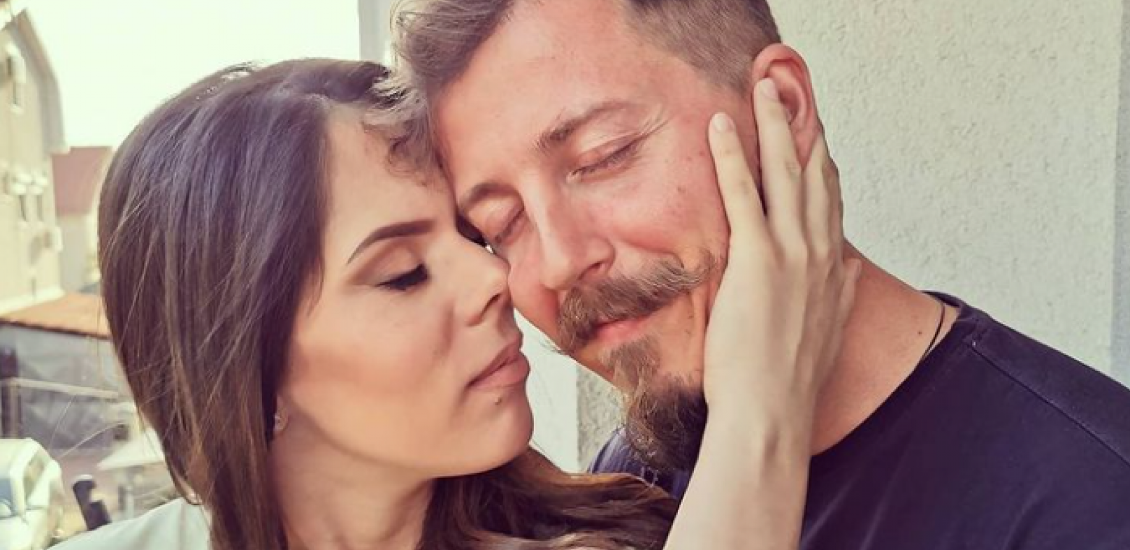 IMAM SVOJU FIKSNU CENU! Srpski pevač iskreno o nastupima u dijaspori i razdvojenosti od porodice!