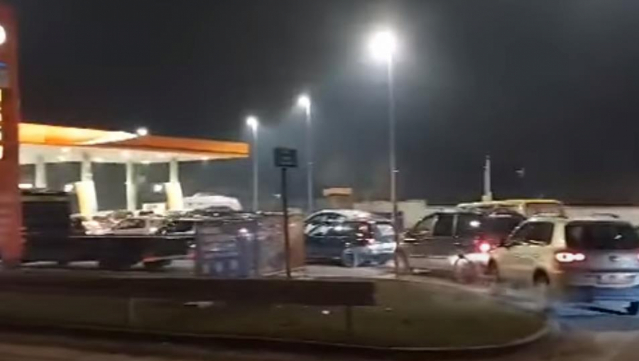 CENE GORIVA ZAMRZNUTE DO SLEDEĆEG PETKA Počela primena uredbe Vlade Srbije o ograničavanju cena baznih goriva