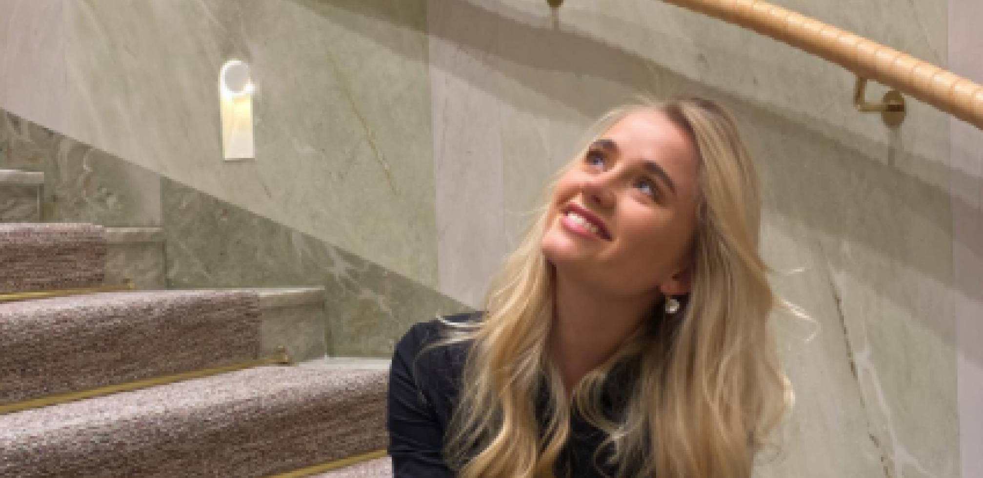 OBORIO REKORD, PA POLJUBIO ZANOSNU PLAVUŠU! Duplantis je u Beogradu pokidao, a ona mu je prva česitala!