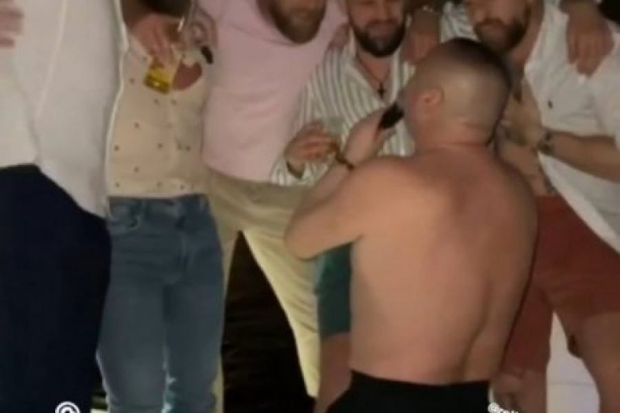 PROCURILA INTIMNA FOTKA PEVAČA! Đani polugo luduje pred gomilom ljudi! (FOTO)