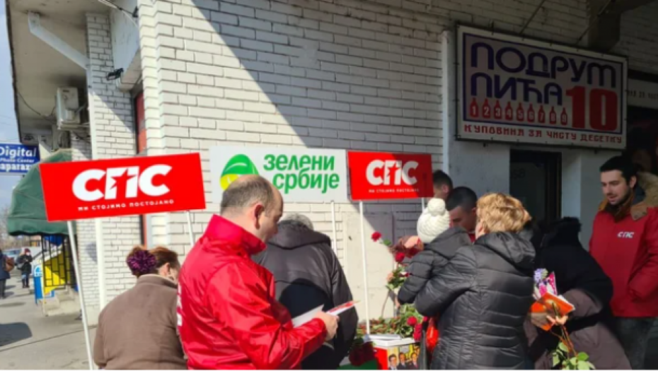 Omladinci SPS i Zeleni Srbije na Novom Beogradu čestitali praznik 8. mart ženama!