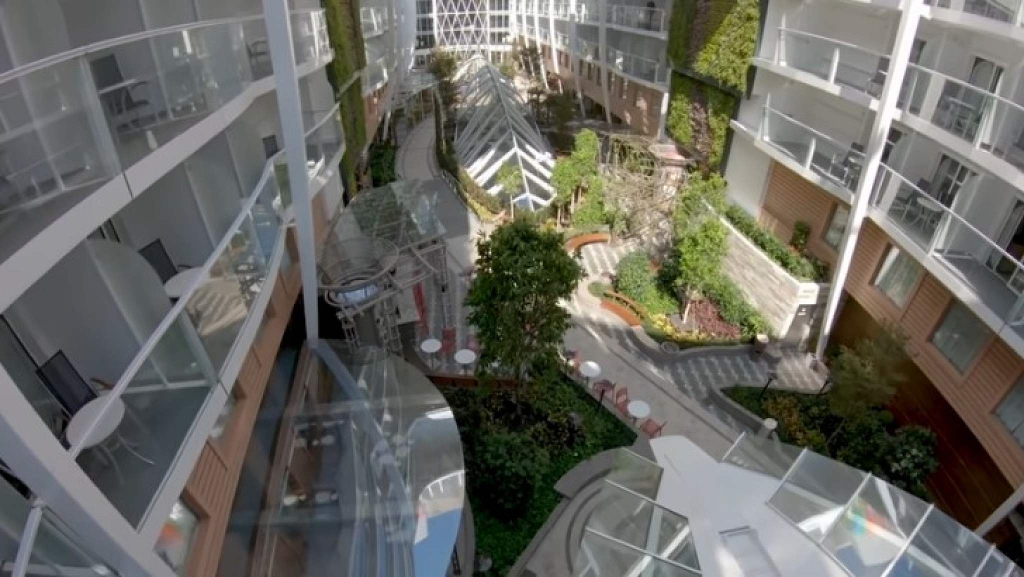 PLOVEĆI GRAD Najveći brod na svetu krenuo na svoje prvo putovanje