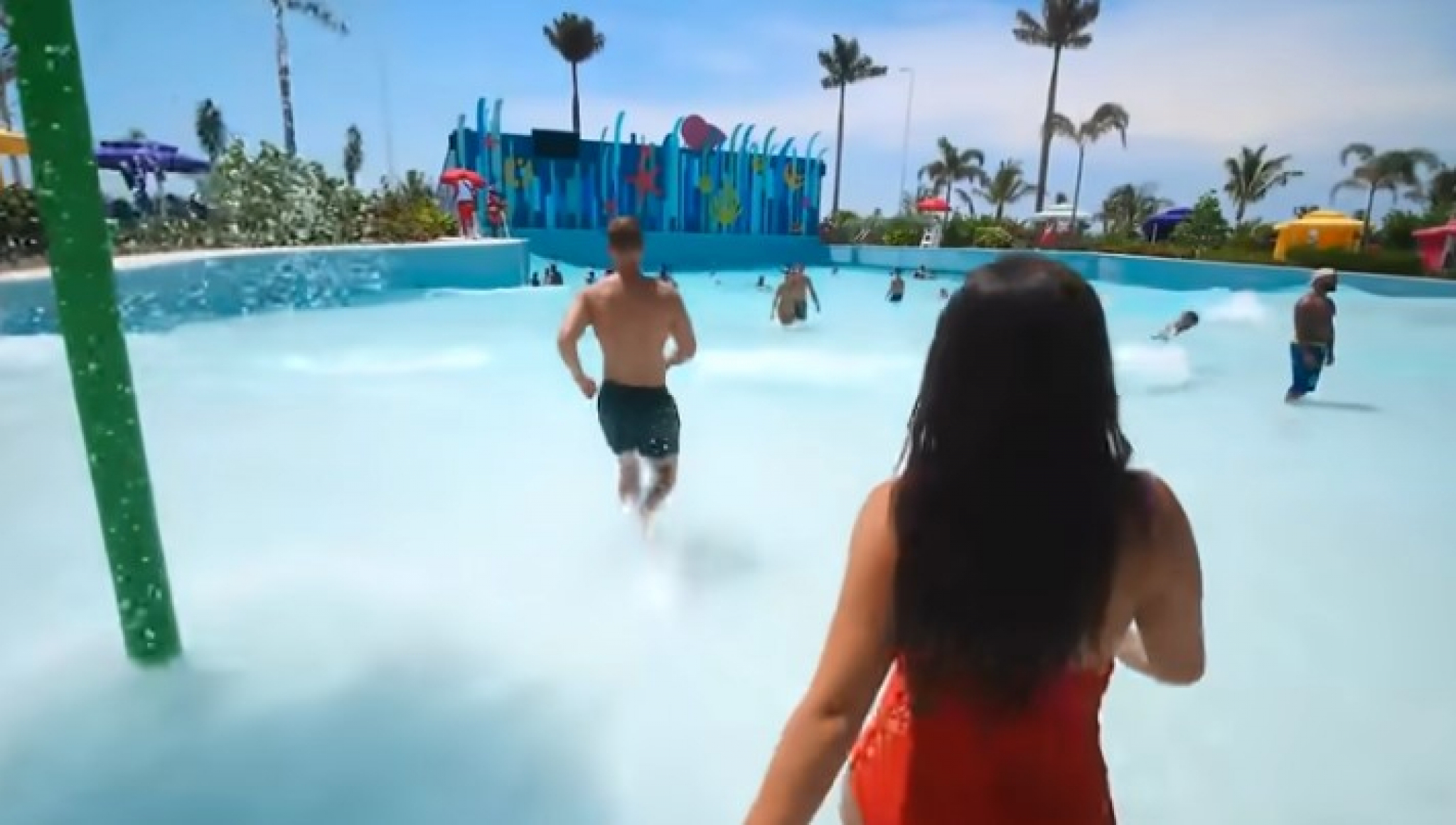 PLOVEĆI GRAD Najveći brod na svetu krenuo na svoje prvo putovanje