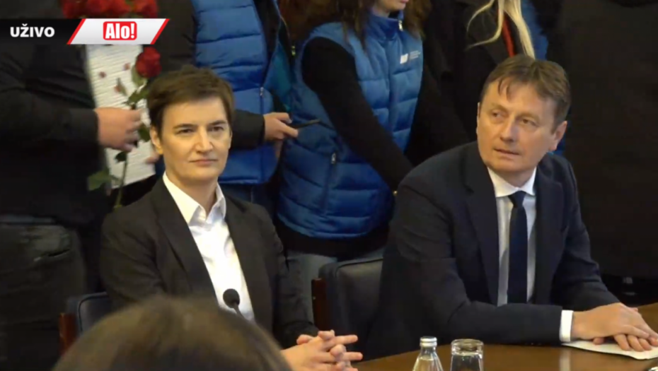 VUČIĆ KANDIDAT ZA PREDSEDNIKA SNS predala 154.888 potpisa za predsedničku kandidaturu (FOTO/VIDEO)