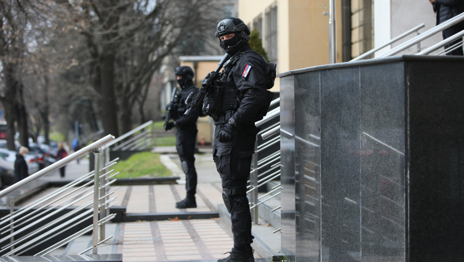 OPSADNO STANJE ISPRED SPECIJALNOG SUDA U toku je privođenje Belivukove grupe u sud, pojačane mere bezbednosti (FOTO)
