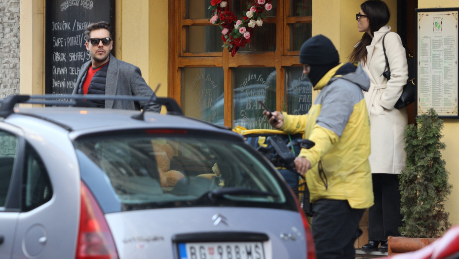 Biković sa devojkom