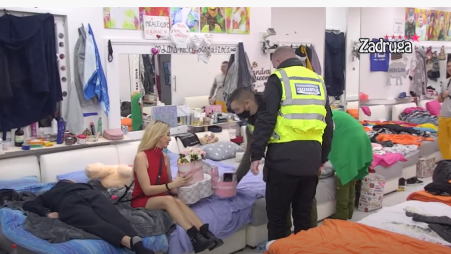 ISTOPILA SE! Aleks dobila poklone od Dejanove podrške, ona očarana, a evo šta su joj poslali!