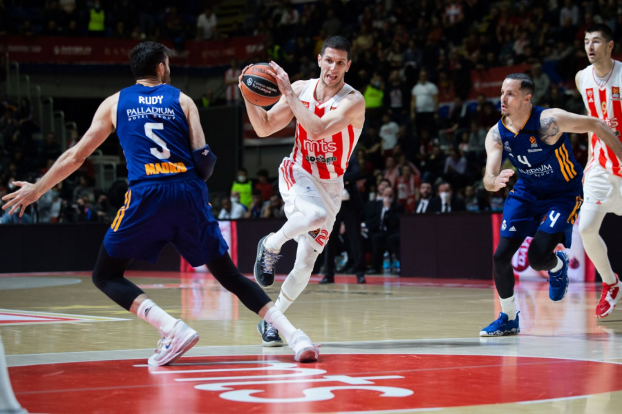 RADONJIĆ ČVRSTO NA ZEMLJI POSLE VELIKE POBEDE Real samo timski može da se dobije!