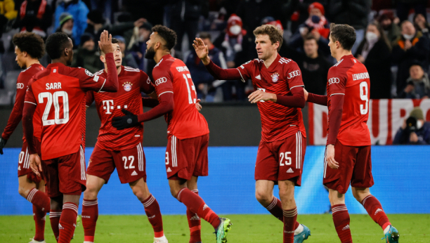 BAJERNU PRETI ODUZIMANJE BODOVA! Bavarci zbog bizarne greške igrali sa 12 igrača, čeka se reakcija Bundeslige! (FOTO)