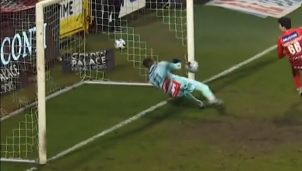 SRBIN KAO MAČKA! Strašna odbrana reprezentativca, oduševio Evropu! (VIDEO)