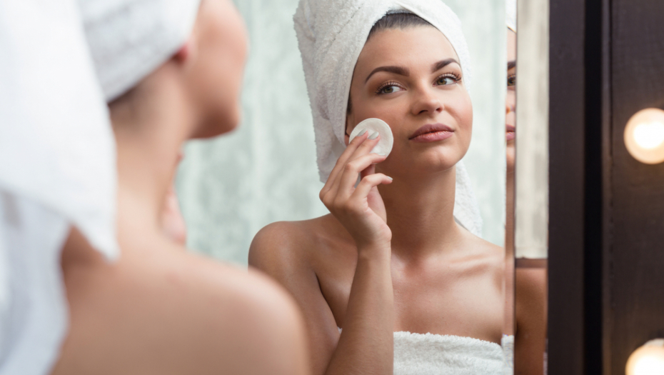 Katastrofalna greška: Većina žena radi ovo svaki dan, a izaziva bore i oštećuje kožu
