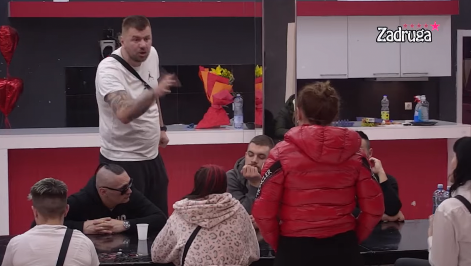 CEO STO SKOČIO NA IRMU! Janjuš je brutalno izvređao, a onda mu se pridružio Miki, situacija dostigla vrhunac!