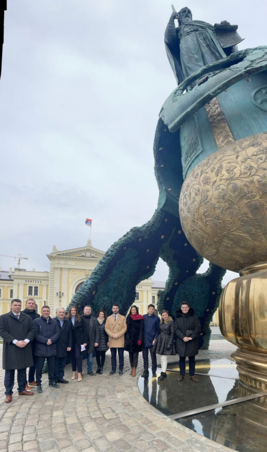 SIMBOL SRPSKE DRŽAVE I DRŽAVNOSTI Kandidati sa SNS liste poručili: Ovo je priča o nama - o Srbiji koja zna odakle je došla i kuda treba da ide (FOTO/VIDEO)