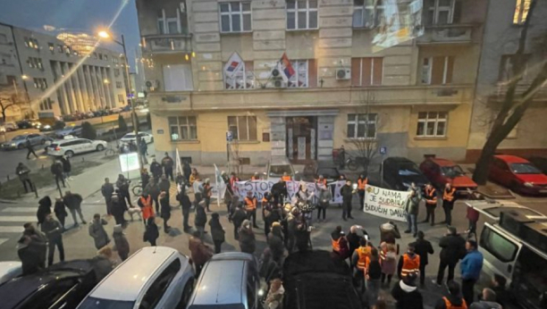 TOTALNI FIJASKO Šačica ekstremista protestovala, više novinara od “aktivista”