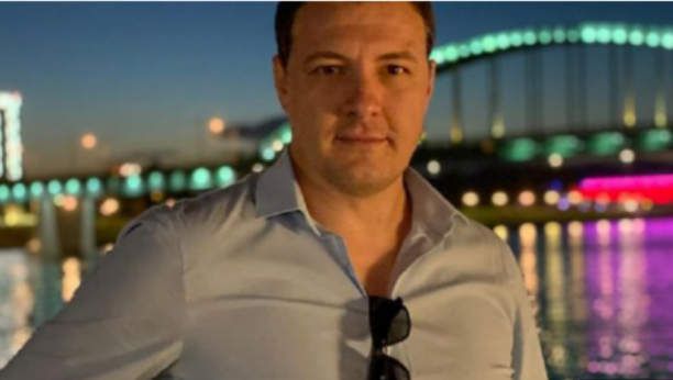 GLUMAC ZAGRADIO PORODIČNI ZAMAK! Zvezda 