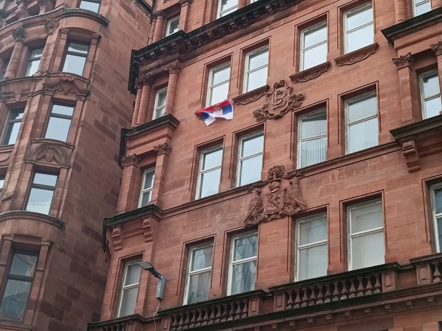 SRPSKA TROBOJKA VIJORI SE GLAZGOVOM! Veliku podršku imaće crveno-beli na meču sa Rendžersom! (FOTO)