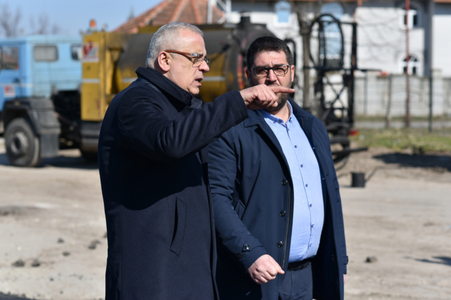 UREĐUJE SE SUBOTICA Gradonačelnik Bakić obišao radove na izgradnji kolovoza u ulici Sivački put