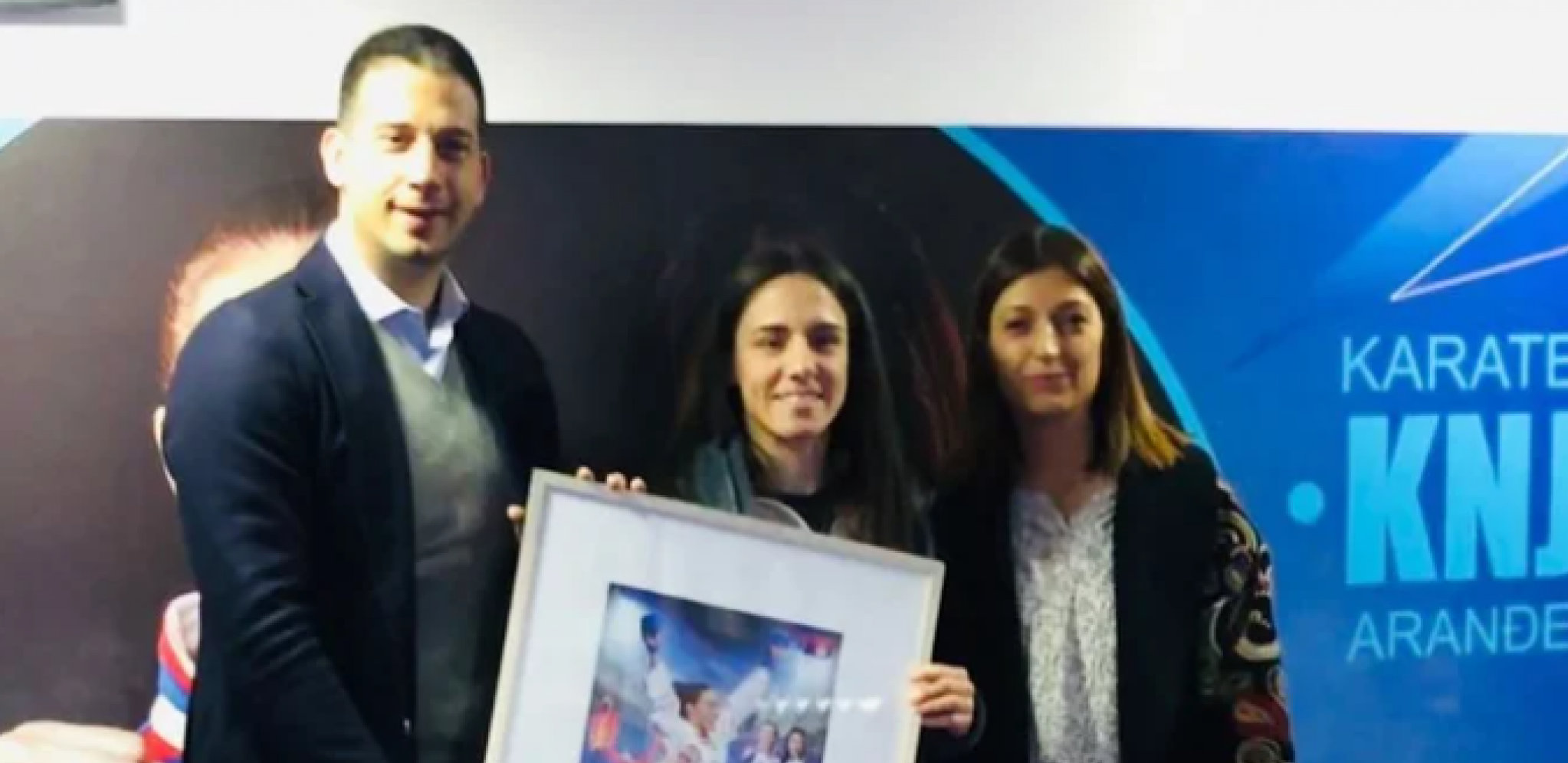 MALIŠANI U ŠKOLAMA DOBILI NOVE KOMPLETE SPORTSKE OPREME I REKVIZITA! Ministar Udovičić se prisetio uspešne sportske karijere, posetio Batočinu, Kragujevac i Aranđelovac