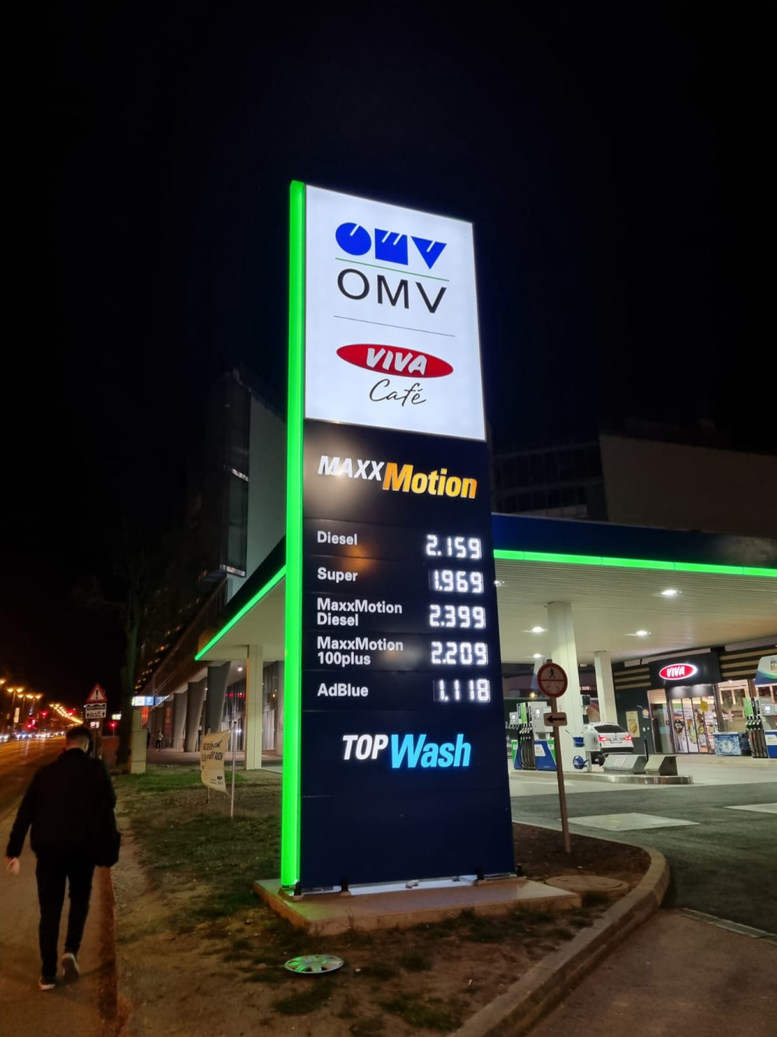 AUSTRIJA U OGROMNOM PROBLEMU Cena goriva u Beču dostigla neviđeni rast, građani u panici (FOTO/VIDEO)