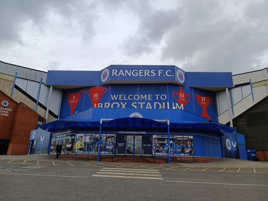 EUFORIJA U GLAZGOVU Navijači Rendžersa pohrlili u fan šop, pobeda nad Zvezdom je sve promenila (FOTO)