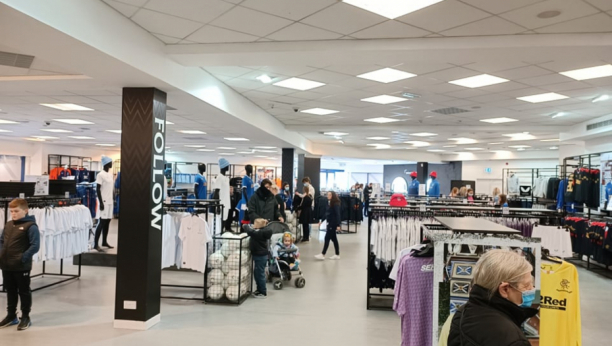 EUFORIJA U GLAZGOVU Navijači Rendžersa pohrlili u fan šop, pobeda nad Zvezdom je sve promenila (FOTO)