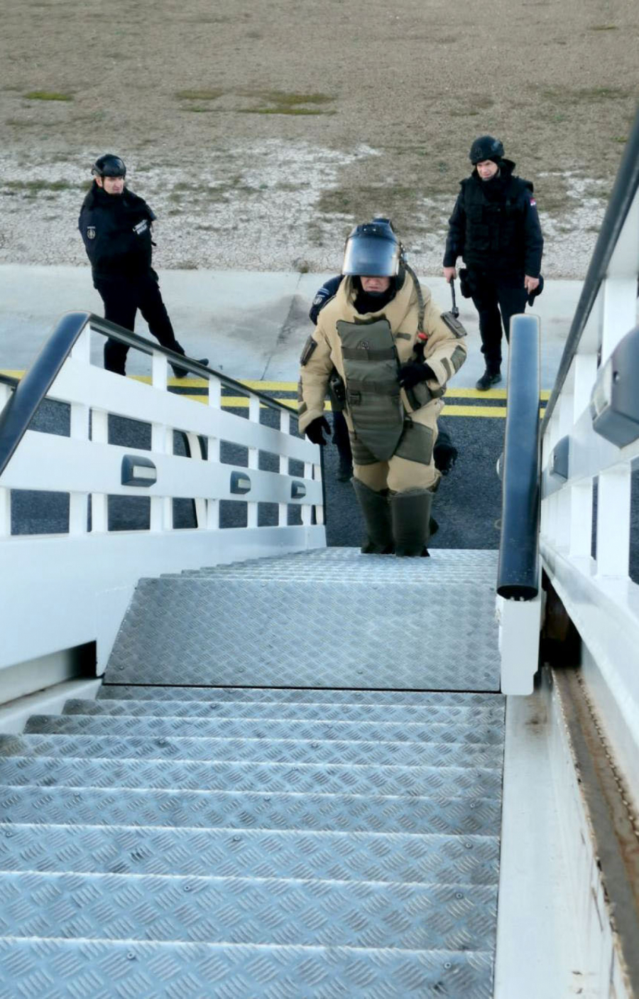 TUŽILAŠTVO ZA ORGANIZOVANI KRIMINAL Pokrenut postupak za terorizam zbog lažnih dojava o bombi u avionu na letu Beograd -Moskva