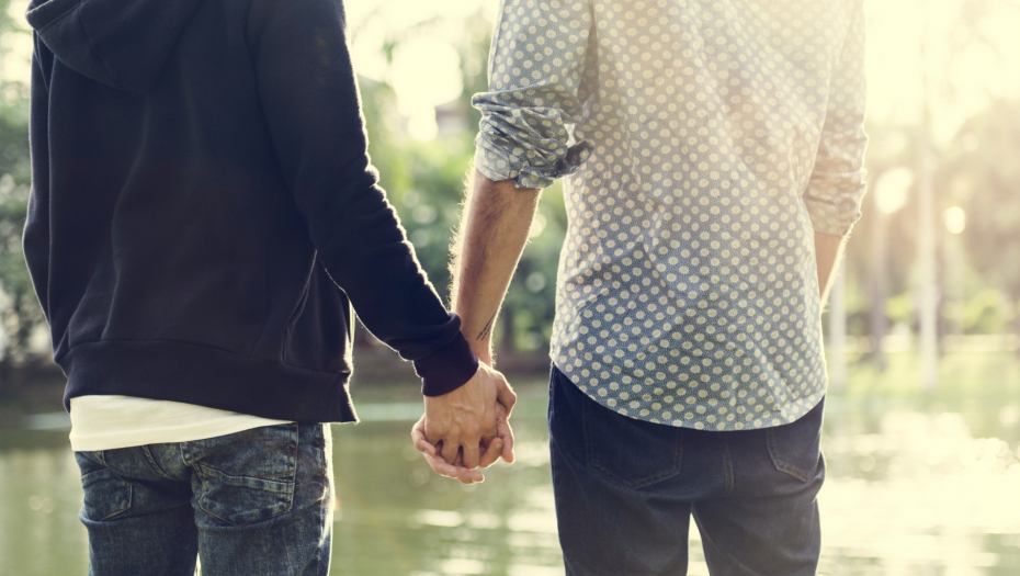 NOVA GEJ AFERA DRMA JAVNU SCENU! Srpski glumac krije vezu sa imućnim muškarcem, otkriveni svi detalji, a tu nije kraj skandalima!