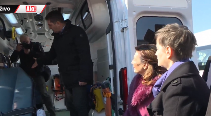 PREDSEDNICA VLADE MLADIM LEKARIMA Hvala vam što ste izabrali ovaj poziv, budite sigurni da će plate nastaviti da rastu (VIDEO)